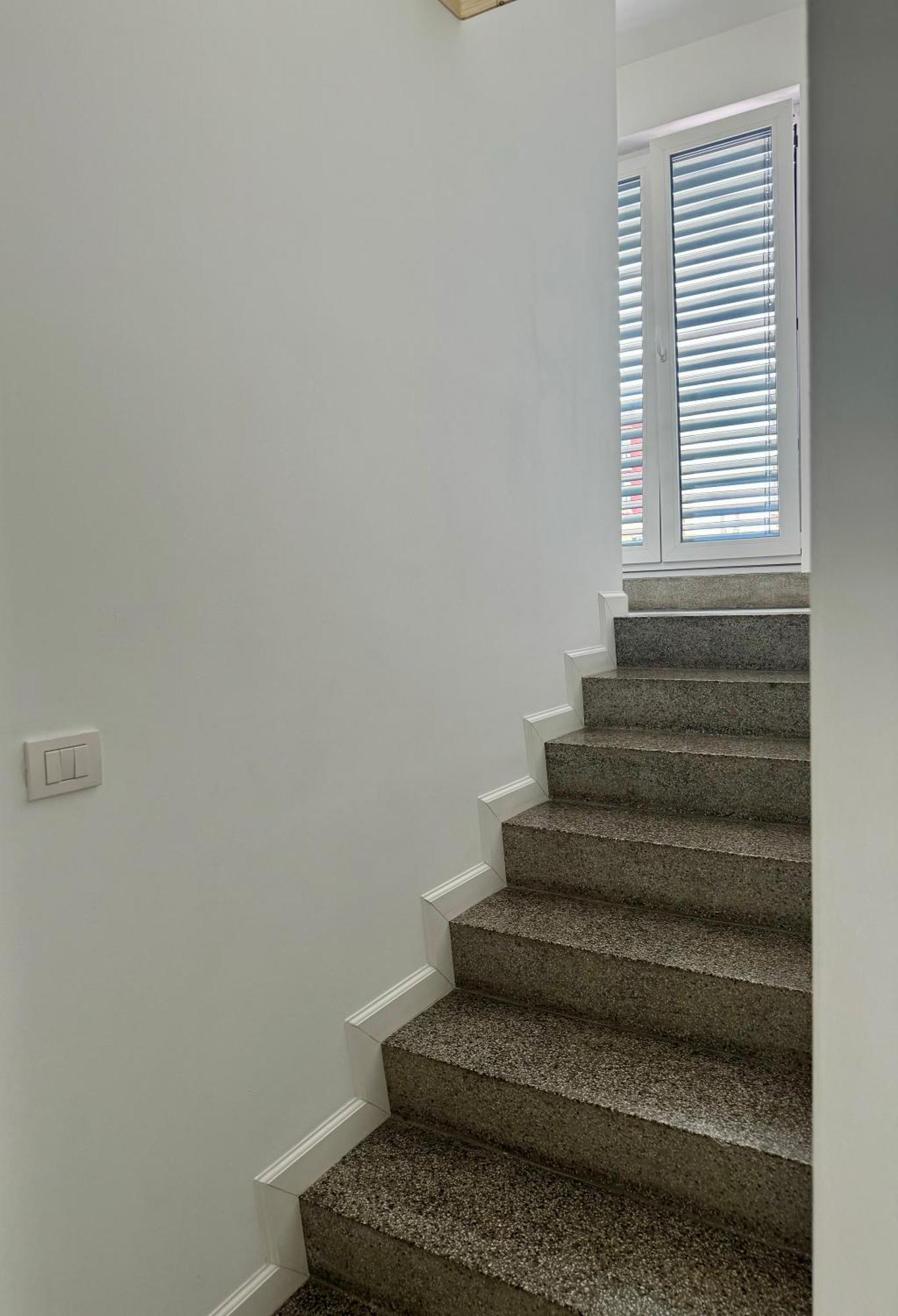 Apartments & Rooms Artemus Belveder Koper Bilik gambar